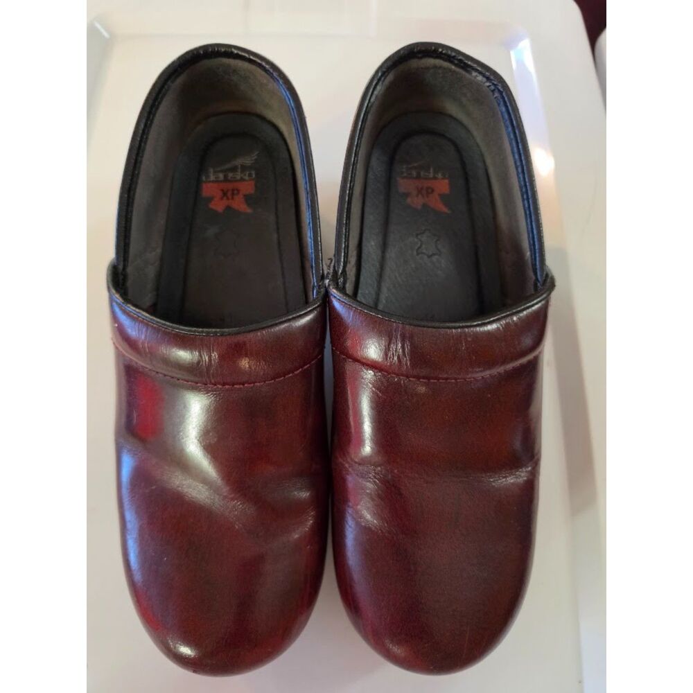 Dansko women's professional Burgundy clogs with supportive rocker sole EU41